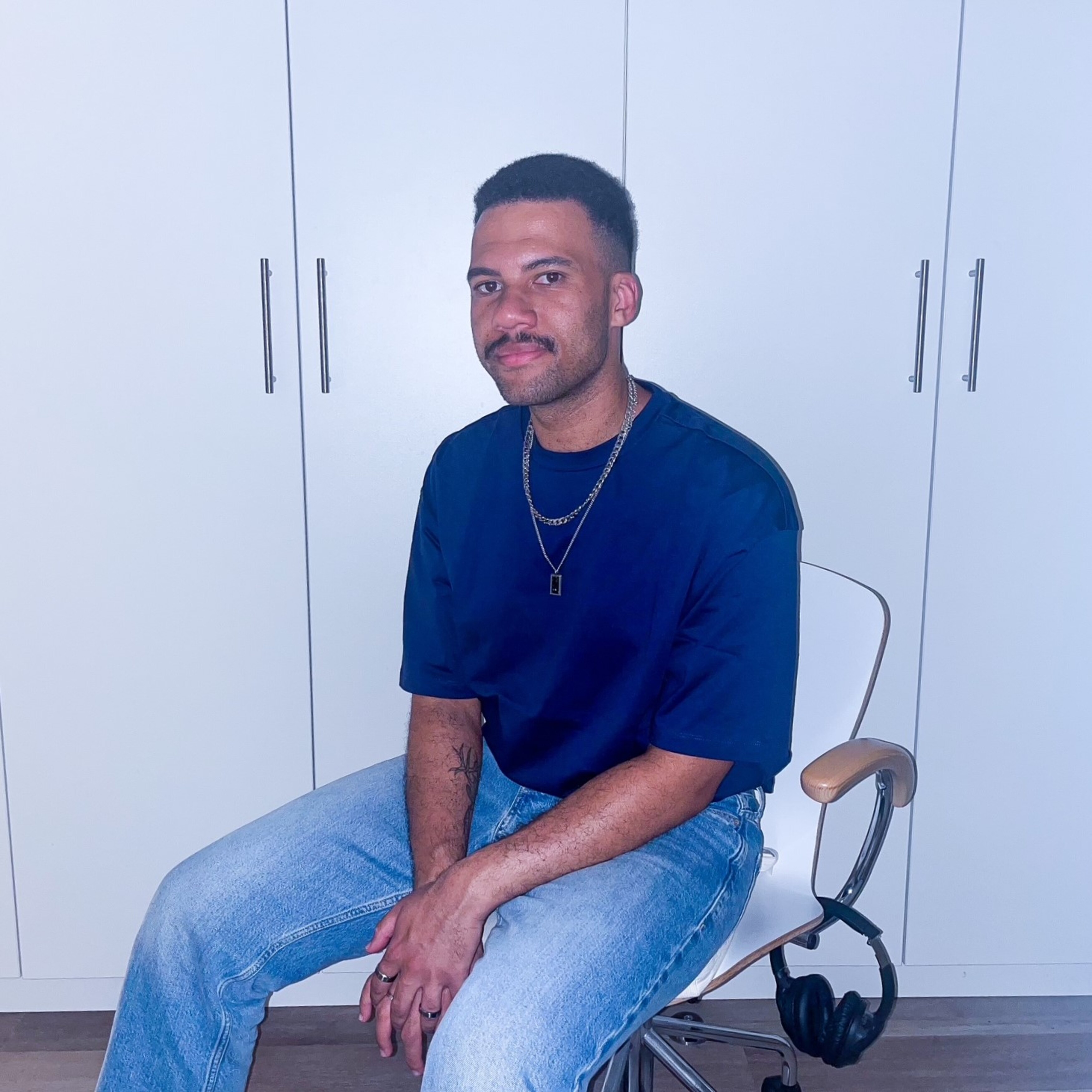 AARON AMOS GLOWS THROUGH THE NUMBNESS