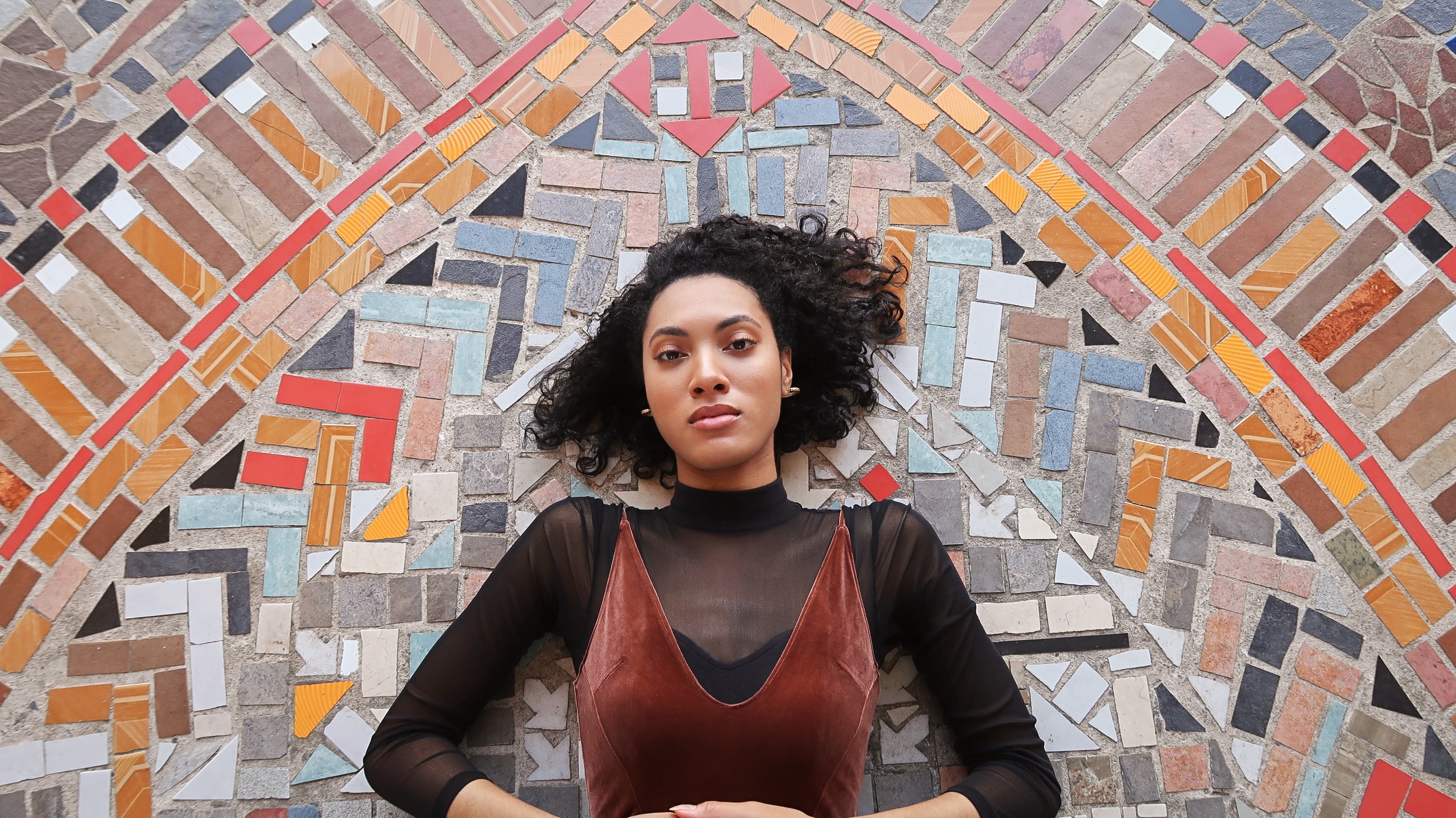 EZLIYAH FINDS CALM IN “SO CONVINCING”