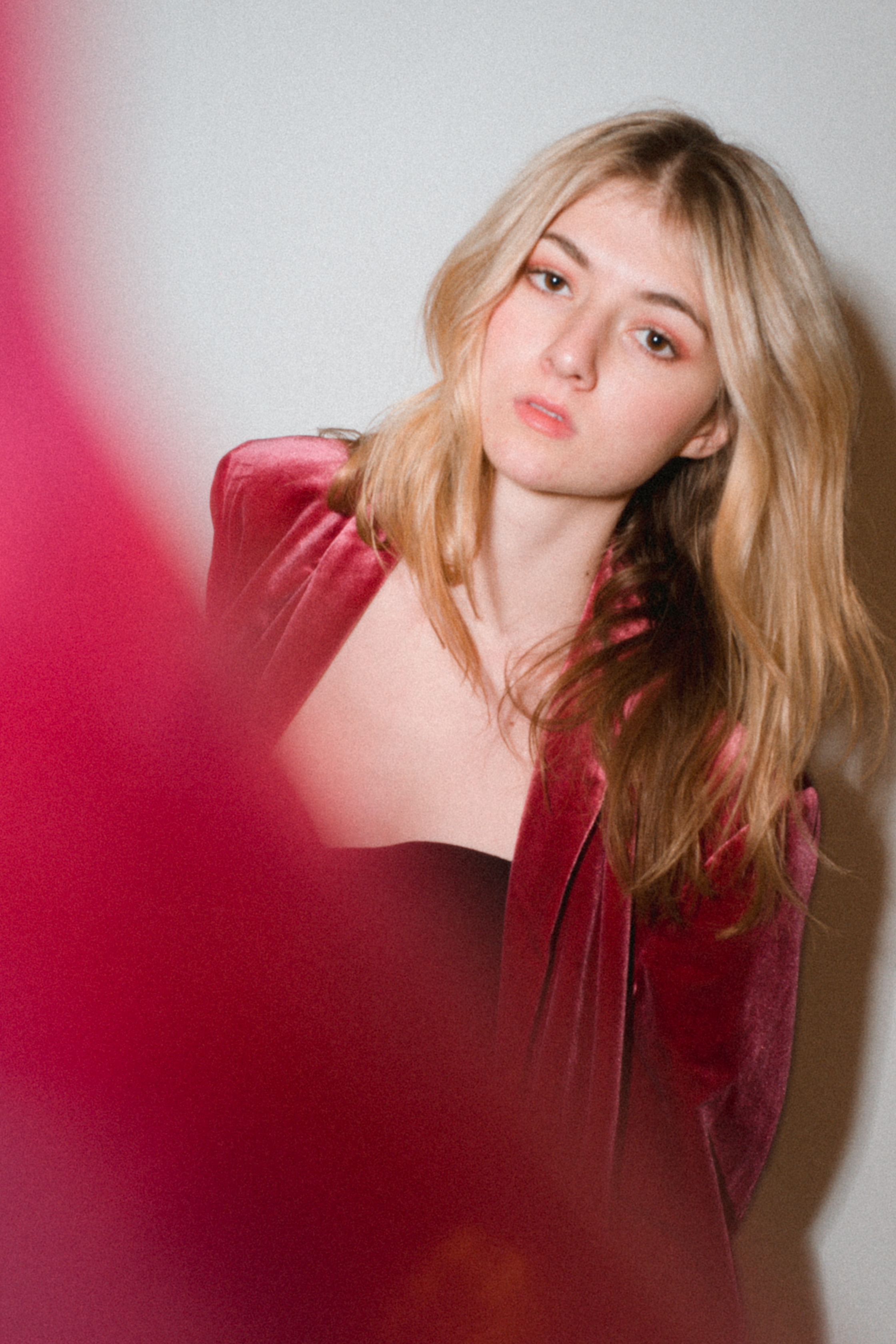 AVA VALIANTI’S DEEP FUCHSIA GLOWS
