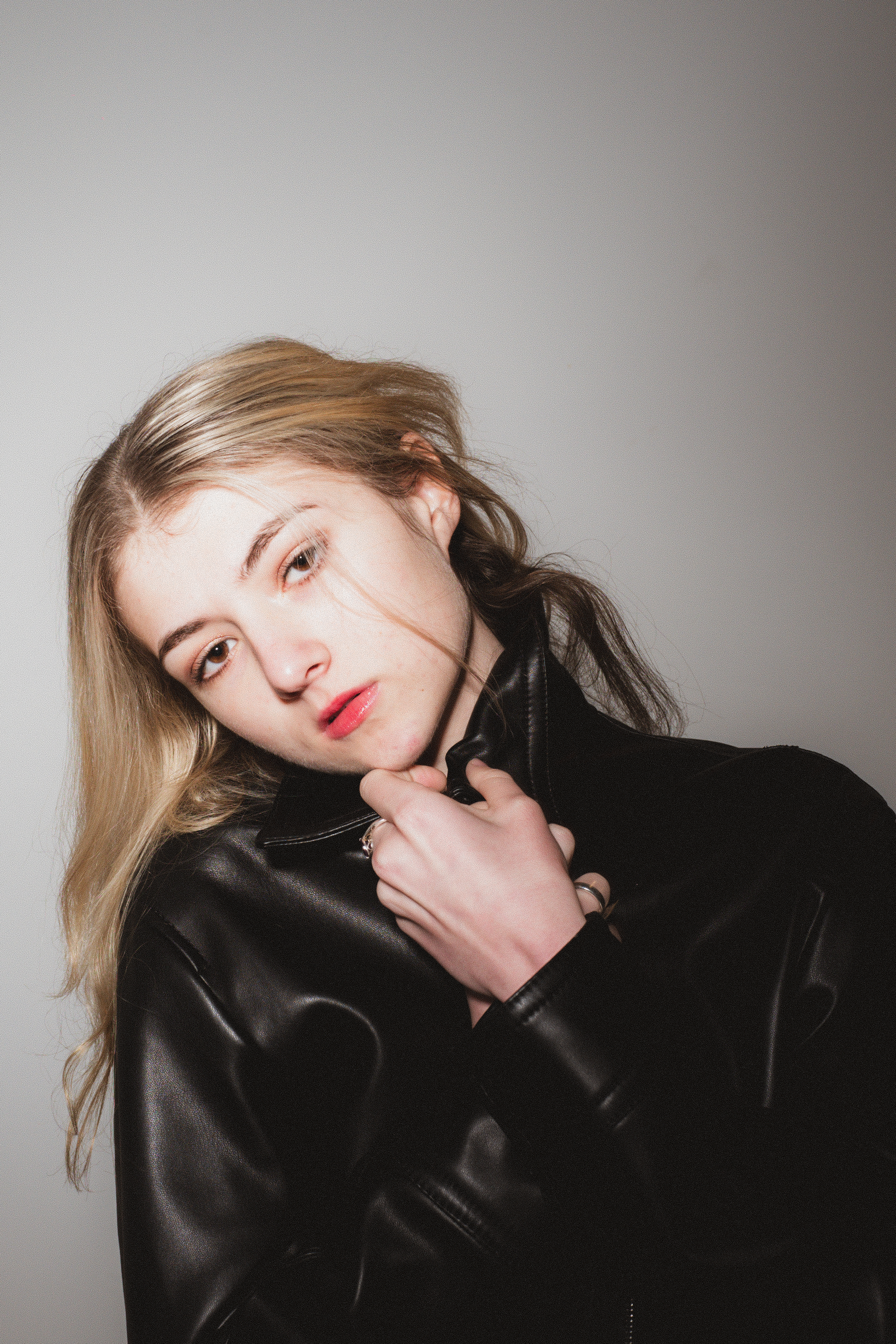 AVA VALIANTI SHARES SOPHOMORE SLUMP